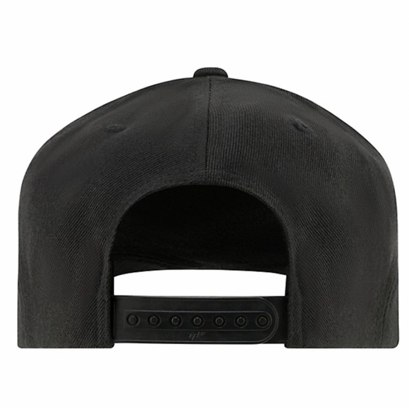 FENDER Black Flatbill Hat with Red Logo and Camouflage Brim Unisex NWT - Picture 4 of 7